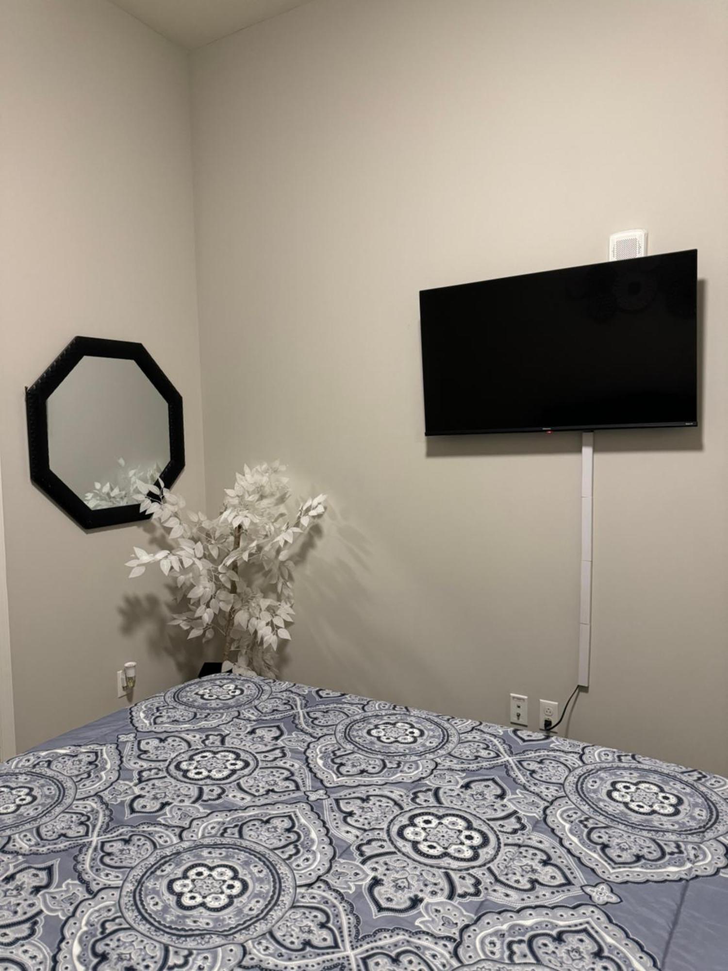 Beautiful Condo/Rooftop Patio With Free Parking Cleveland Eksteriør bilde